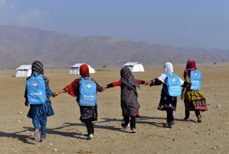 Los riesgos que acechan a los niños afganos retornados: matrimonios forzados y trabajo infantil
