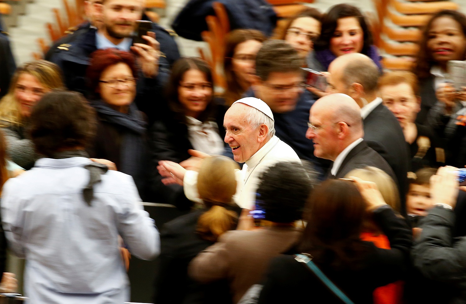 El Papa quiere dar puestos clave en la Curia a mujeres y laicos