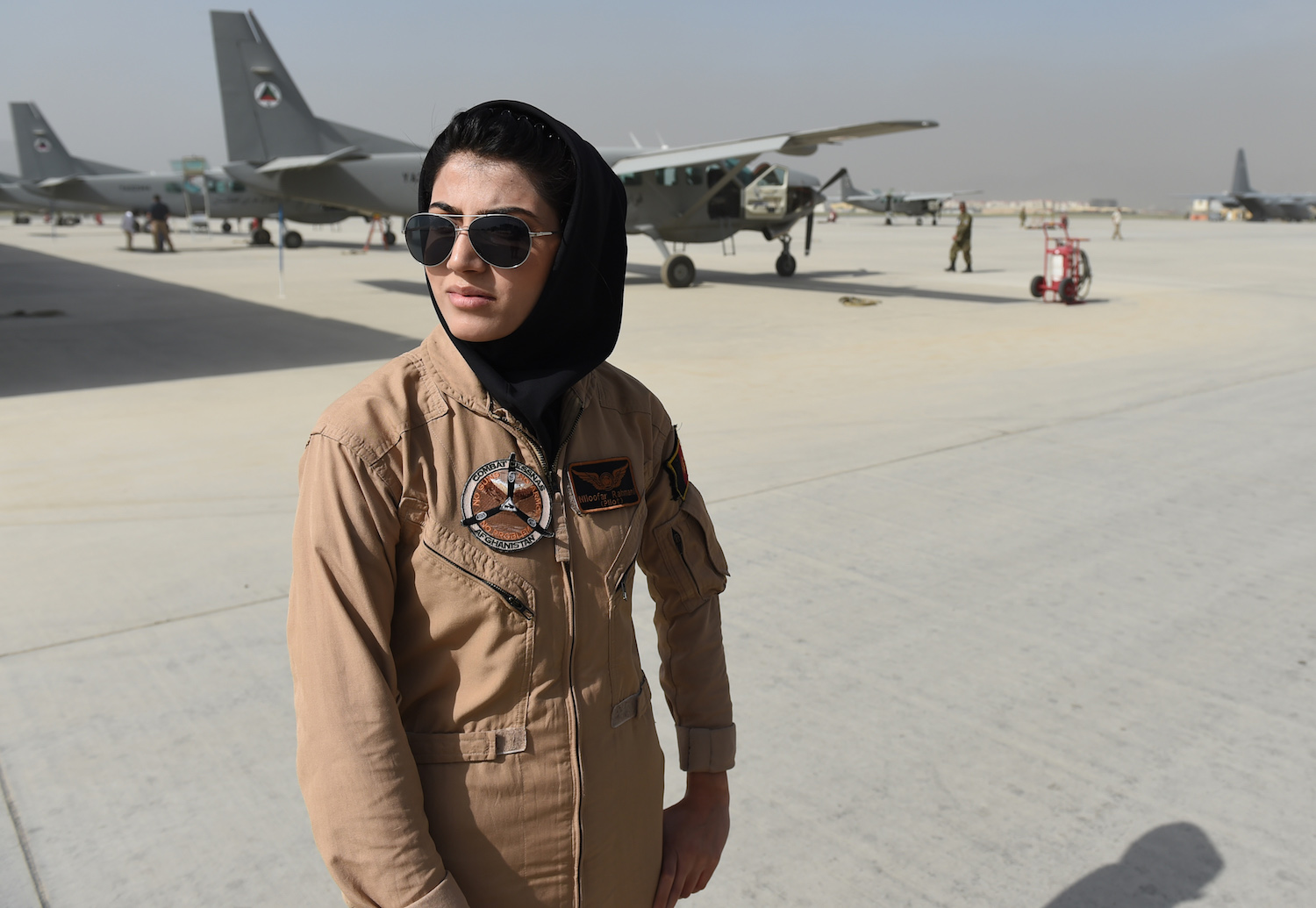 La primera mujer piloto afgana huye de su país natal y pide asilo político en EEUU