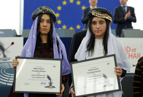 Dos ex esclavas sexuales del ISIS, Premio Sájarov: "La UE debe abrir las puertas para proteger a los yazidíes"