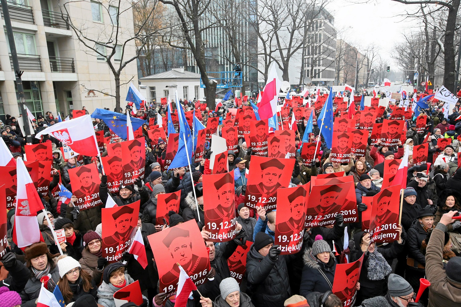 Protesta masiva en Polonia por las últimas decisiones "antidemocráticas" del Gobierno