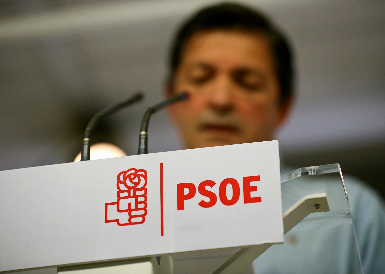 Multas máximas para los diputados del PSOE que votaron 'no' a la investidura de Rajoy