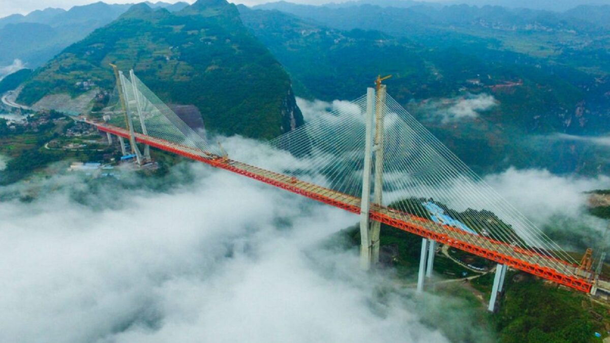 China inaugura el puente más alto del mundo