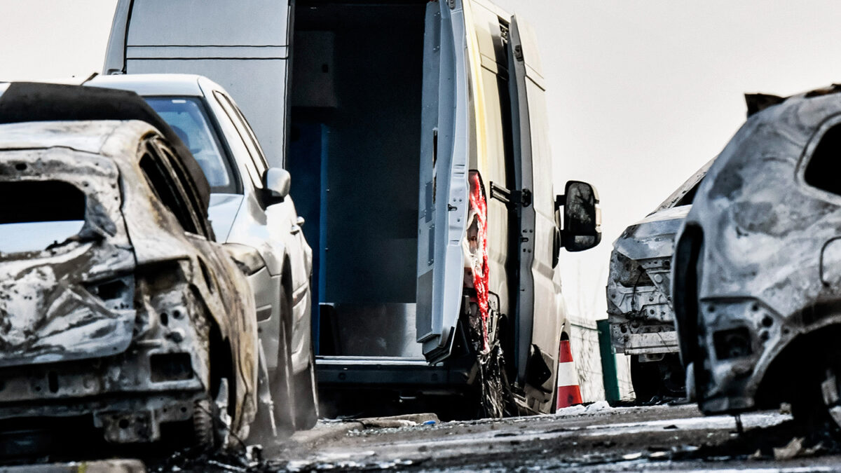 Roban 70 kilos de oro a punta de pistola en medio de la autopista