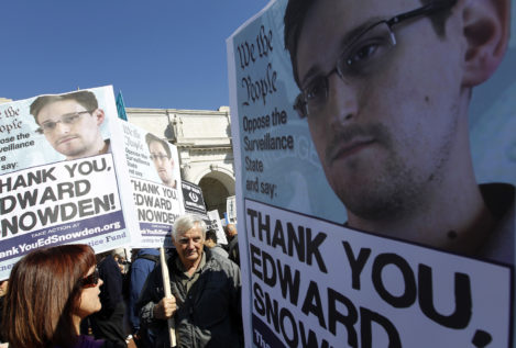 El Pentágono acusa a Snowden de estar en contacto con los servicios de inteligencia rusos