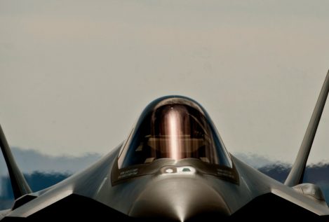 Trump critica el programa del caza F-35 por considerarlo "fuera de control"