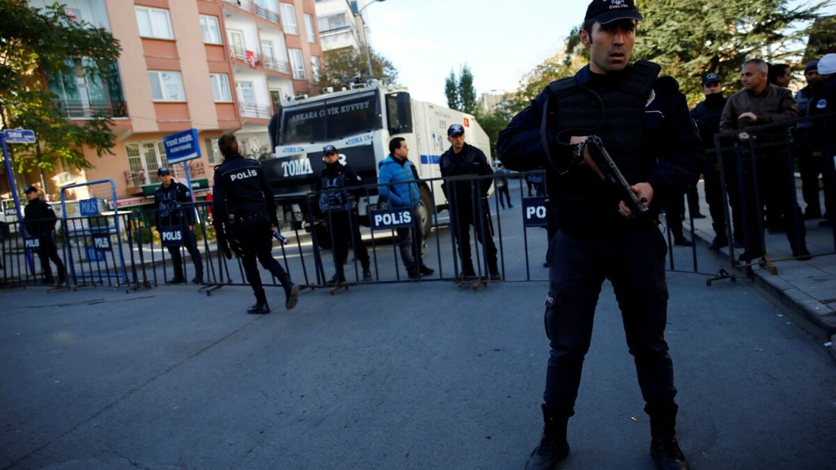 La Fiscalía turca ordena la detención de 87 académicos y profesores universitarios