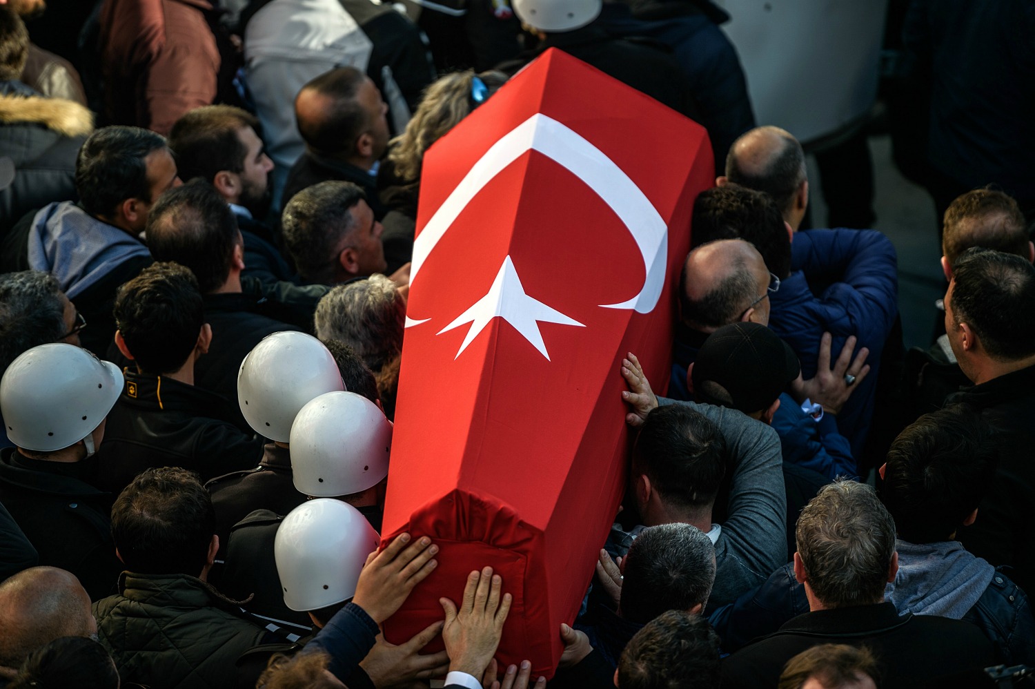 Erdogan ordena el arresto de cientos de opositores prokurdos tras el último atentado
