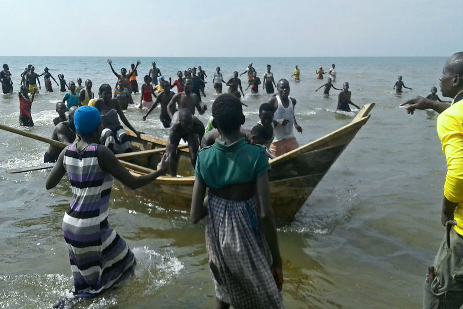 Los integrantes de un equipo de fútbol ugandés y aficionados fallecen tras naufragar su embarcación