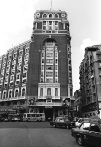 El Palacio de la Prensa retratado en los años ochenta. (Foto: EFE / EFE)