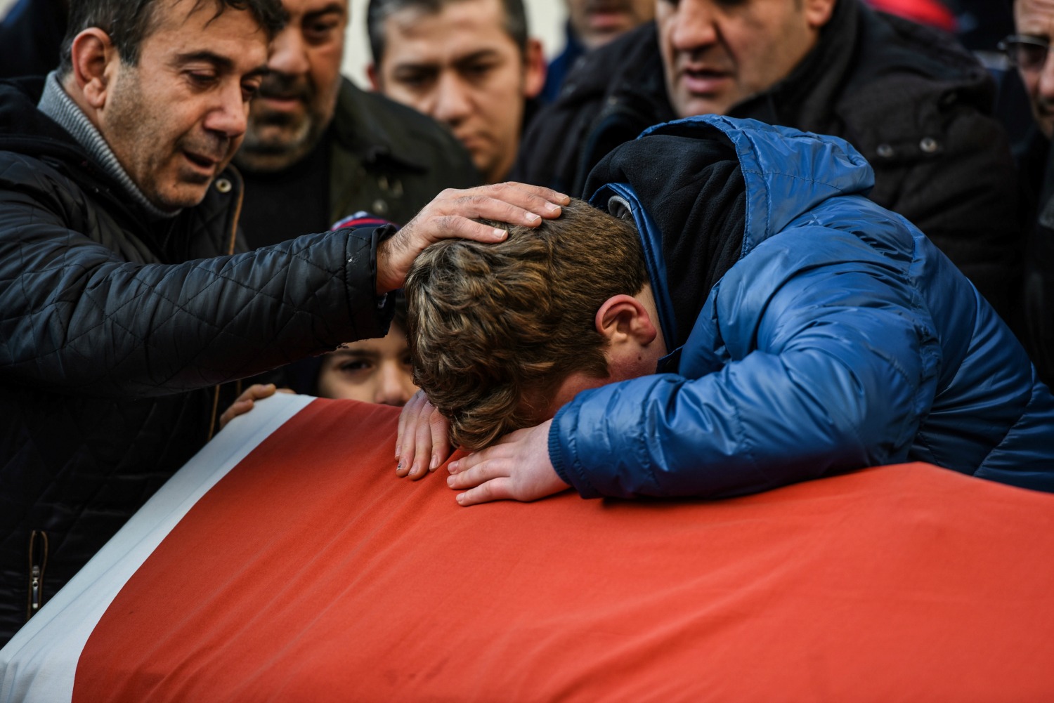 Amplio despliegue para capturar al autor de la masacre en Estambul reivindicada por Daesh