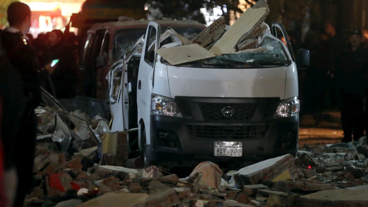 Atentado con camión bomba mata al menos a ocho policías en el Sinaí egipcio