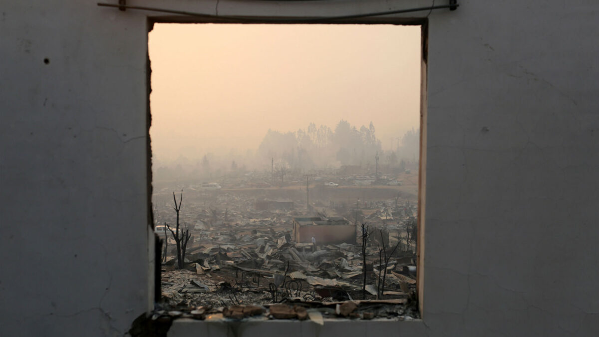 Diez muertos y cerca de 1.000 casas destruidas en incendios en Chile