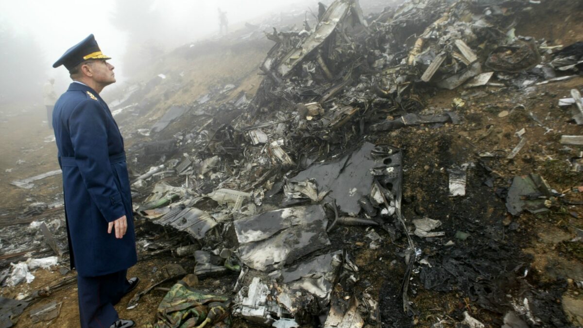 La ministra Cospedal admite ante los familiares del Yak 42 que el avión nunca debió despegar