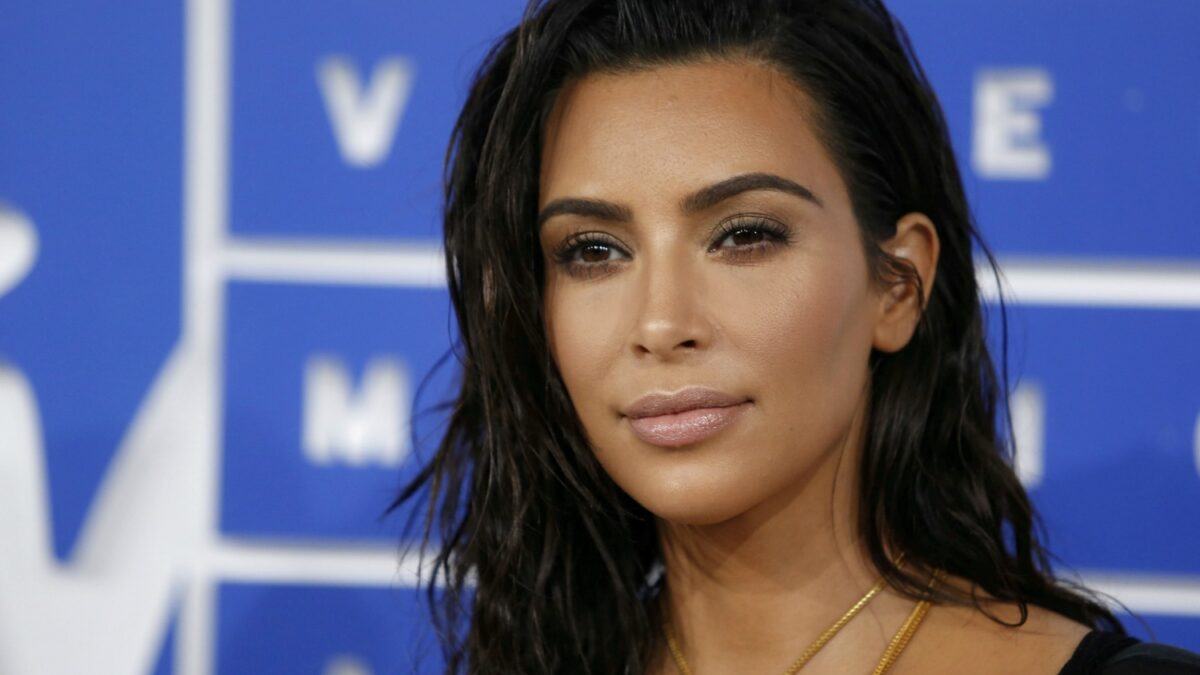 Detenidas 16 personas en París por el robo de joyas a Kim Kardashian