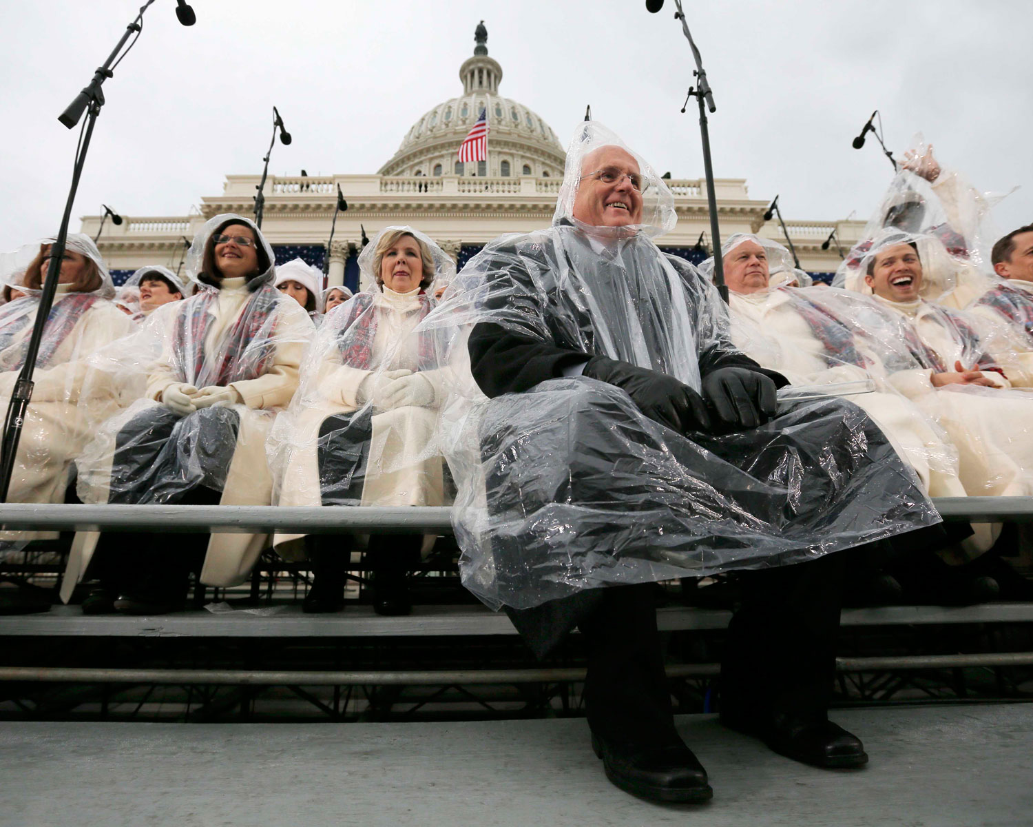 Miembros del coro de la Iglesia Mormona "Tabernacle" esperan el comienzo de la ceremonia. | Foto: Brian Snyder / Reuters