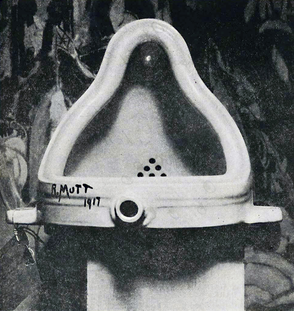 La Fuente original fotografiada por Alfred Stieglitz en la galería 291 tras la exposición de la Sociedad de Artistas Independientes en 1917. (Imagen: Alfred Stieglitz / Archivo)