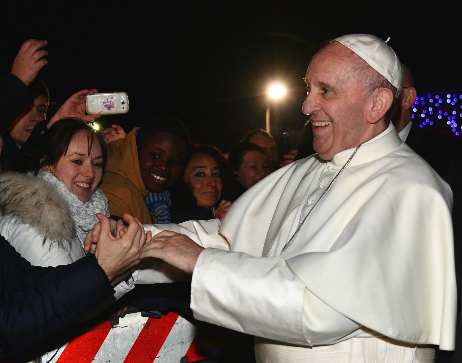 El Papa, durante uno de sus encuentros con feligreses. (Foto: Vincenzo Pinto / AFP)