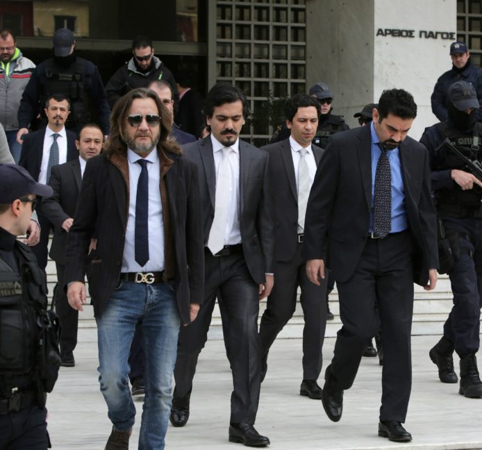El Supremo griego descarta extraditar a ocho militares turcos