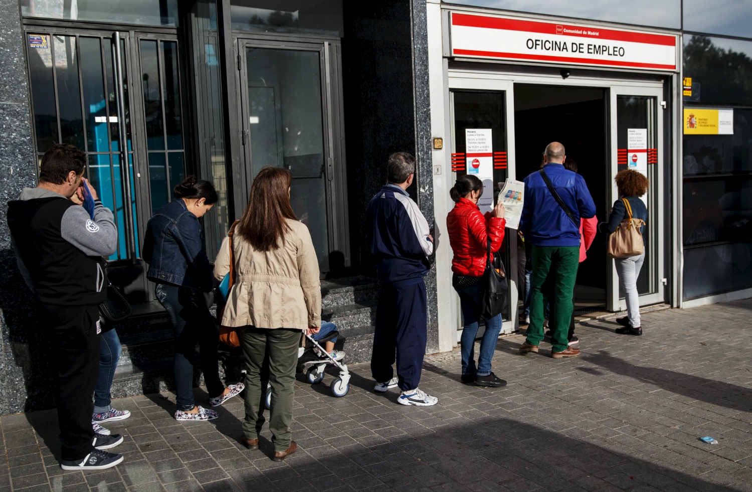 El paro, principal preocupación de los españoles pese a los buenos datos de 2016
