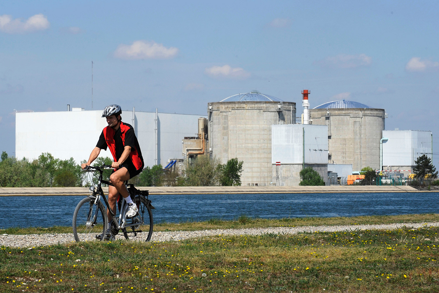 Francia cerrará su central nuclear más antigua