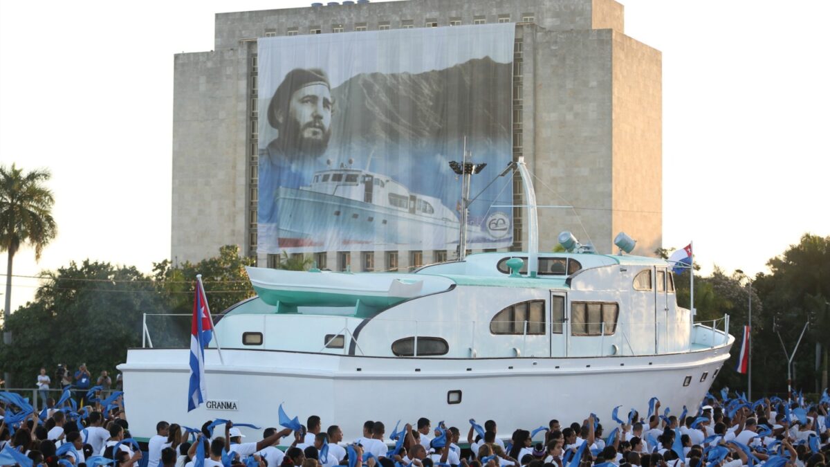 Desfile militar en honor a Fidel Castro con mensaje a Donald Trump