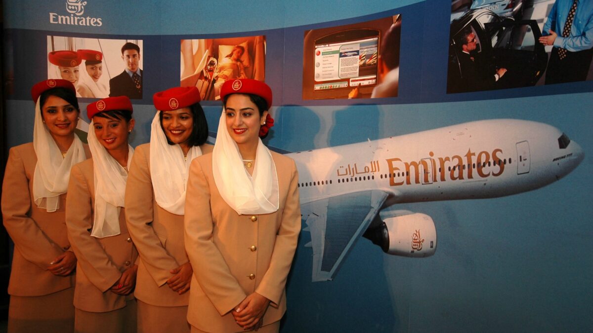 La aerolínea Emirates de Dubái adapta sus tripulaciones en los vuelos a EEUU por el decreto de Trump