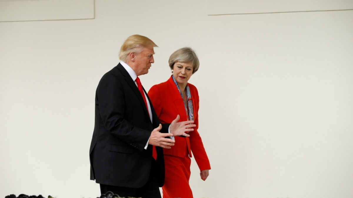 Londres mantiene la visita oficial de Trump pese al millón de firmas en contra