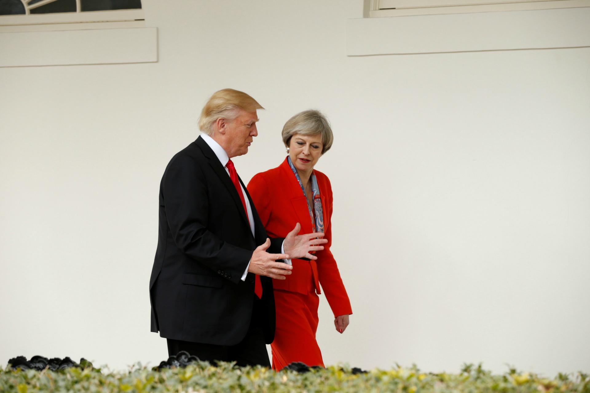 Londres mantiene la visita oficial de Trump pese al millón de firmas en contra