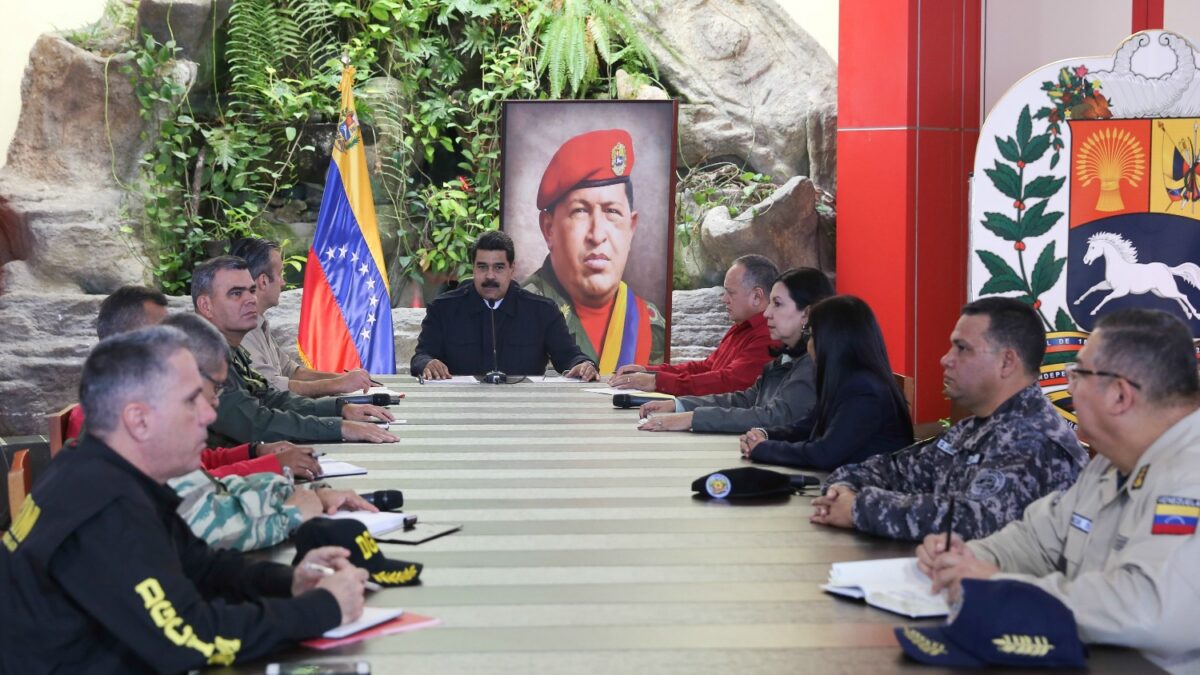 Maduro acusa al Parlamento de intentar un «golpe de Estado»