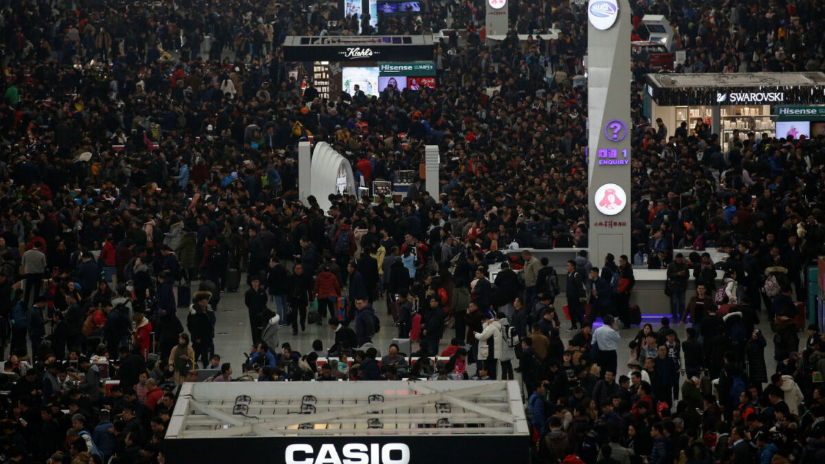 Los chinos viajan a casa para celebrar el Año Nuevo Lunar