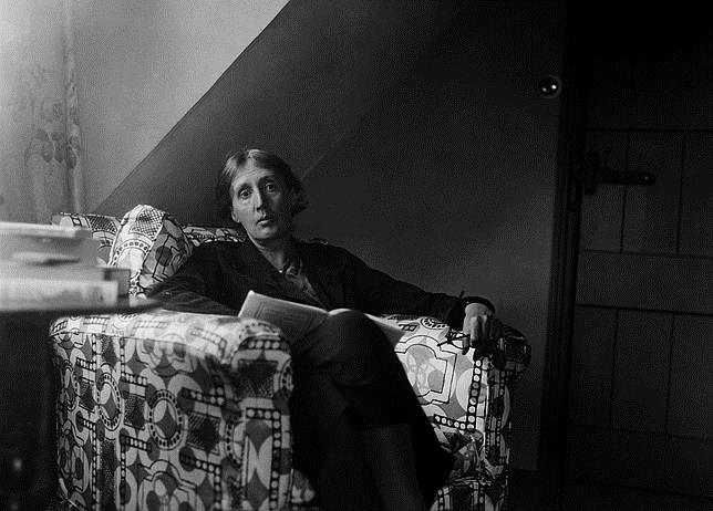 Virginia Woolf, fotografiada por su marido Leonard en Monk's House en 1932. 