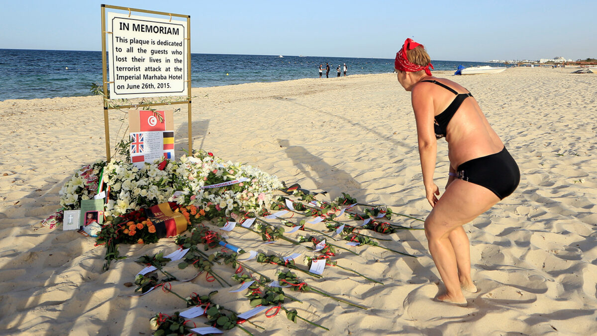 La policía retrasó su llegada de forma «deliberada e injustificada» al atentado de la playa de Túnez