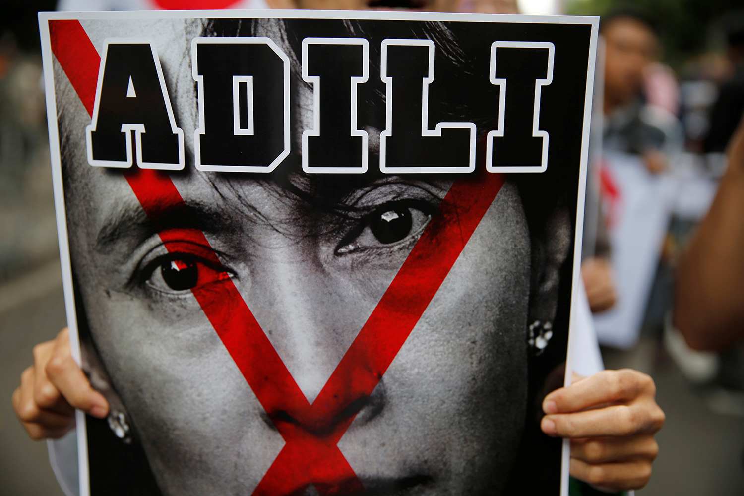 El régimen de la Nobel de la Paz Aung San Suu Kyi sigue atacando la libertad de expresión