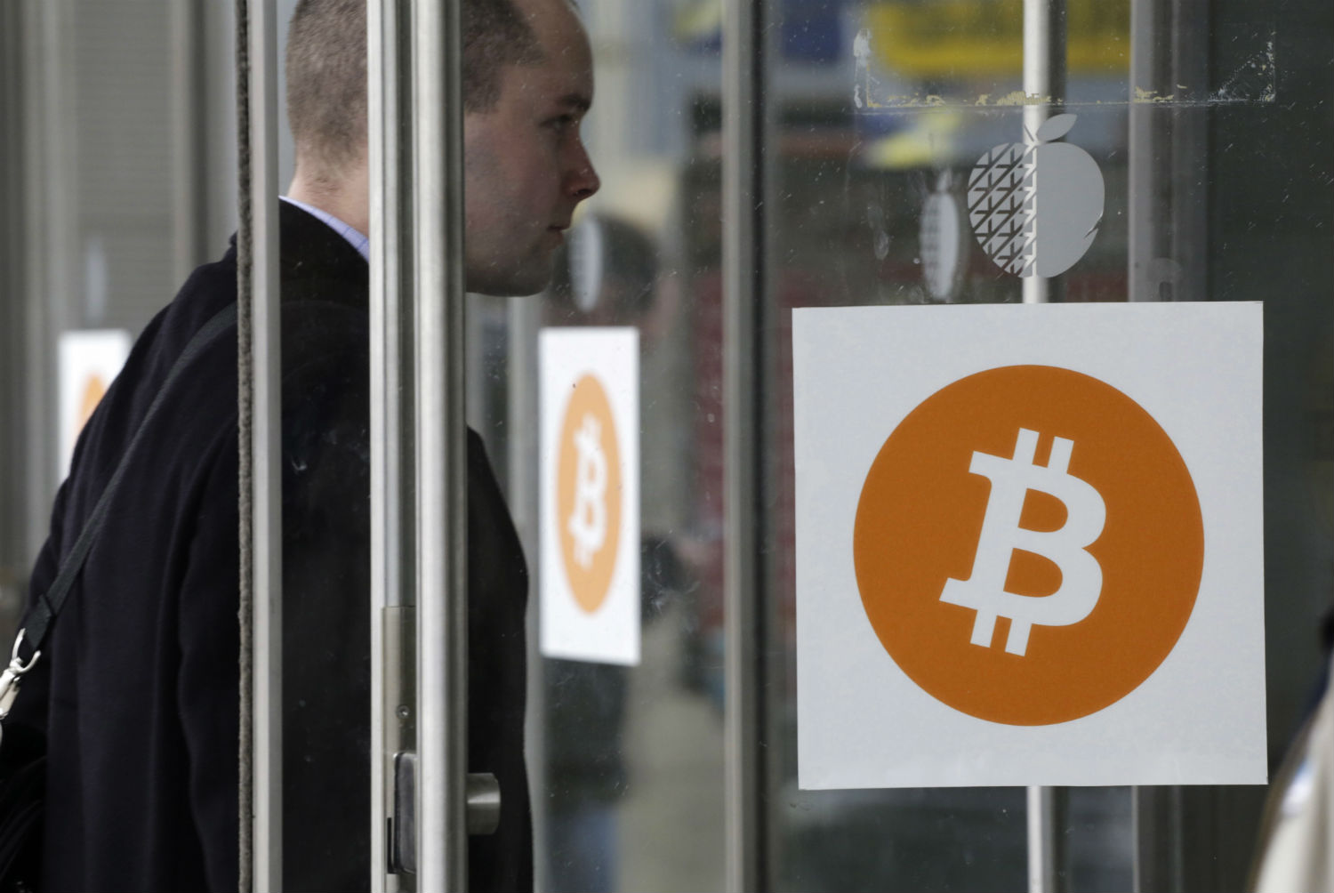 Bitcoin supera los 1.000 dólares por primera vez desde 2013
