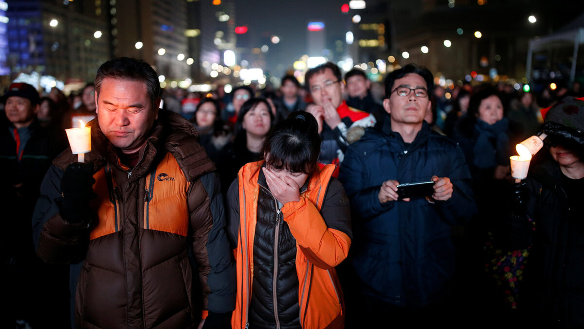 Un monje budista se prende fuego en una manifestación en Corea del Sur