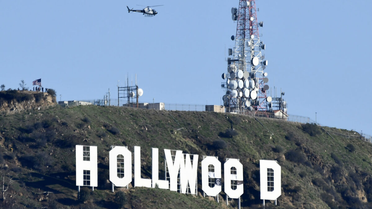 Alteran el letrero ‘Hollywood’ para celebrar la legalización del cannabis