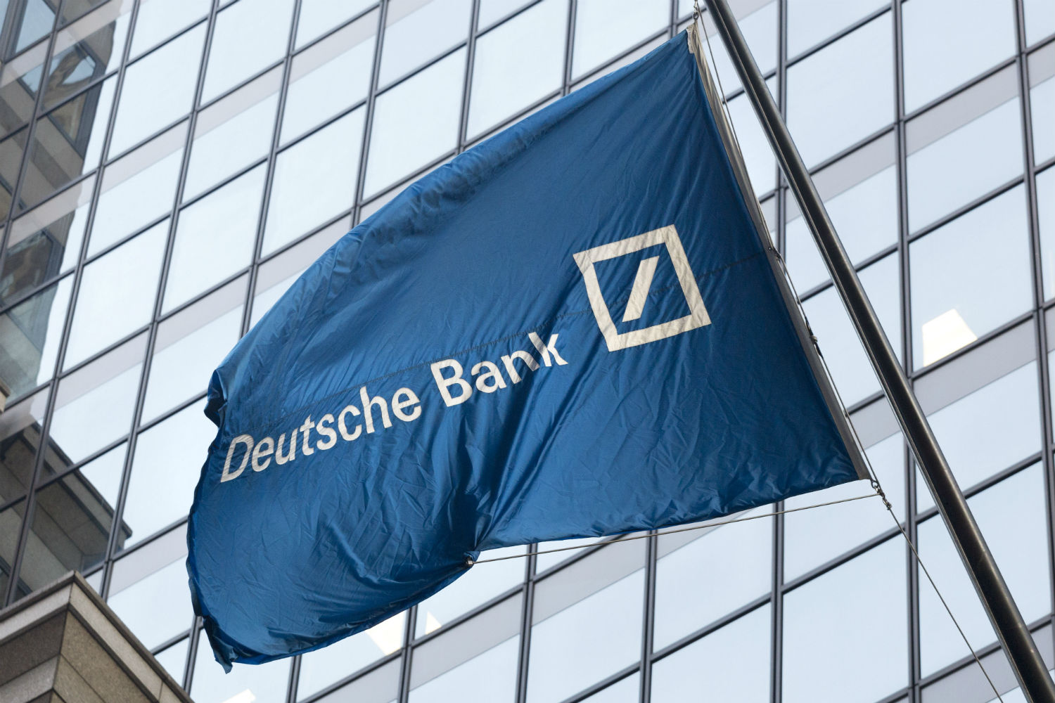 Multan a Deutsche Bank por lavado de dinero de más de 10.000 millones de dólares