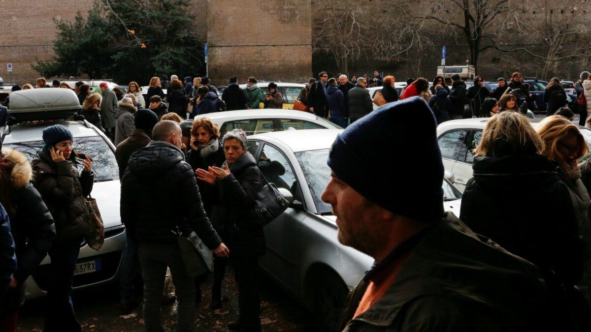 Un fuerte terremoto de 5,3 con varias réplicas sacude el centro de Italia