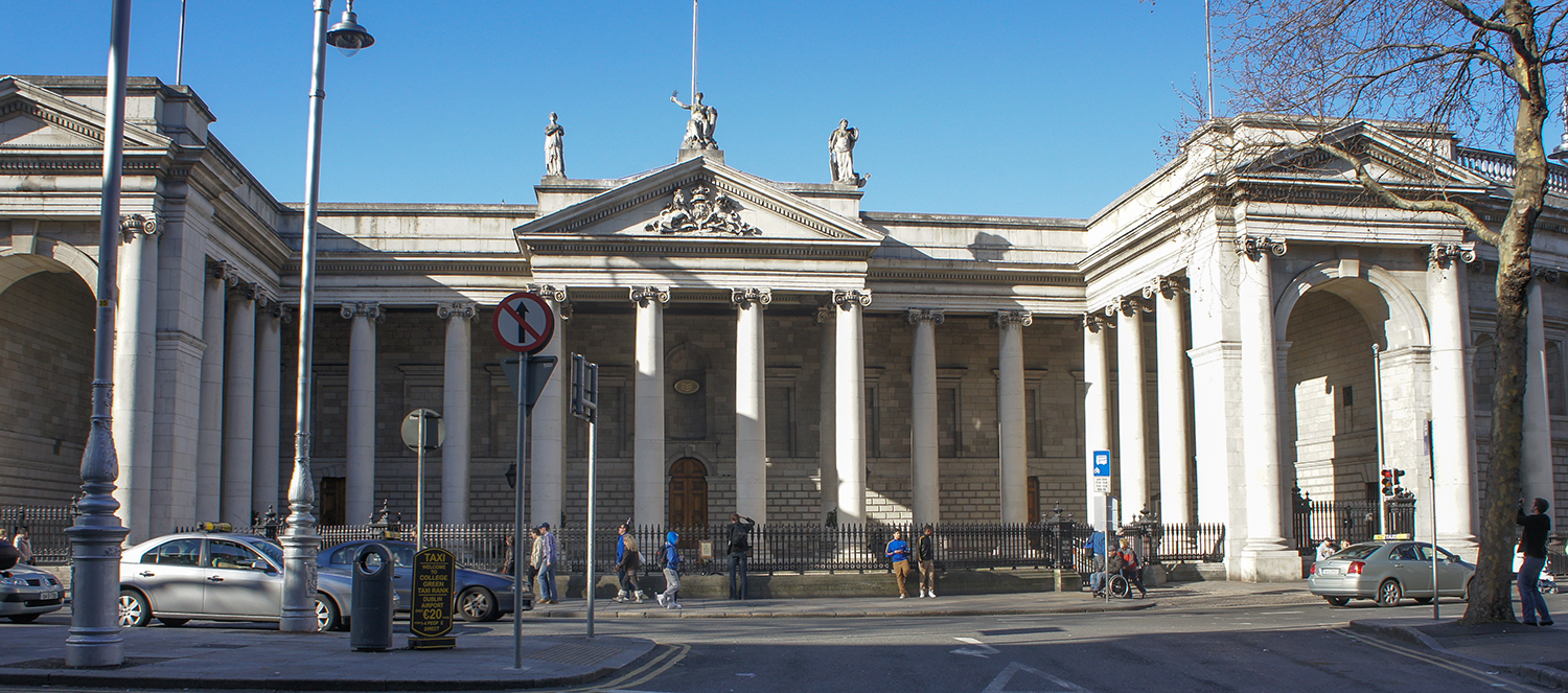 ¿Por qué no tiene ventanas el Banco de Irlanda? (Foto: William Murphy/Flickr).