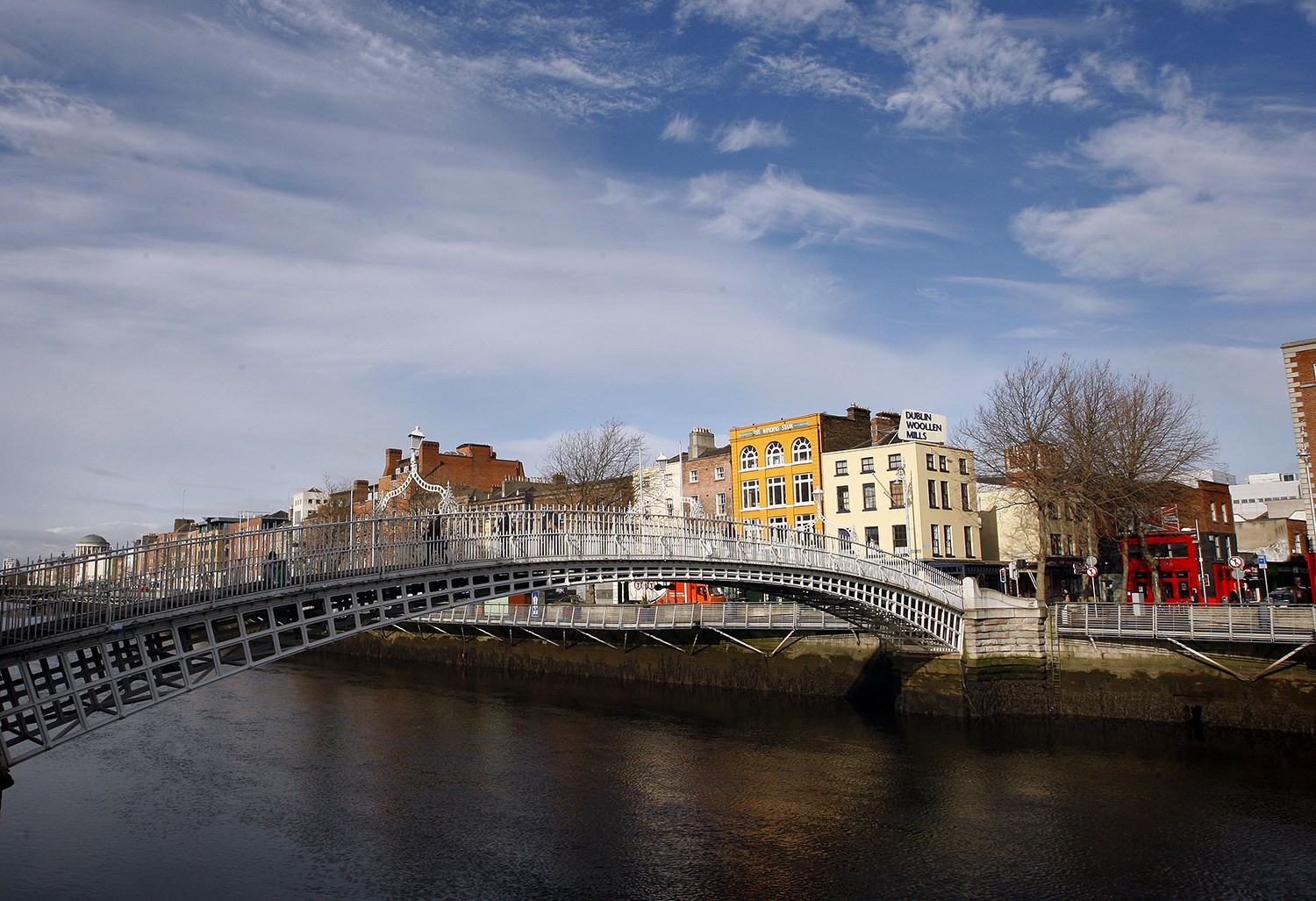 El puente del medio penique fue un gran obstáculo para la población pobre de Dublín (Foto: Peter Morrison/AP). 