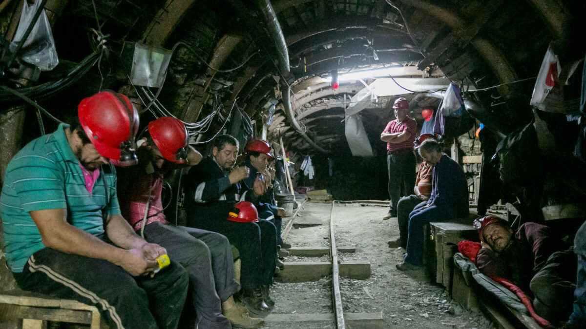 Al menos siete mineros han quedado atrapados en una mina de Perú