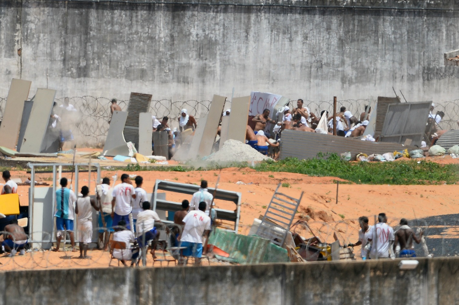Continúa el motín en una cárcel de Brasil en la que murieron 26 presos