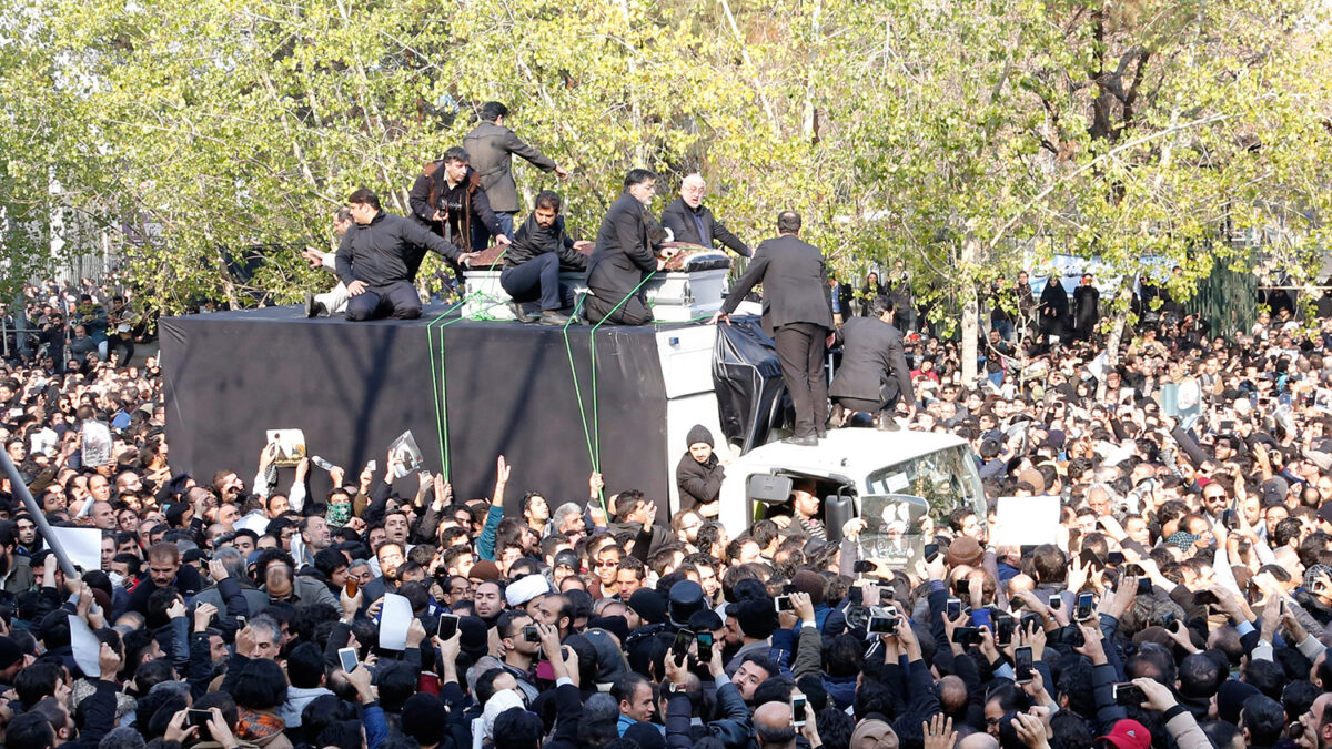 Cientos de miles de personas dan el último adiós al expresidente iraní Rafsanyani