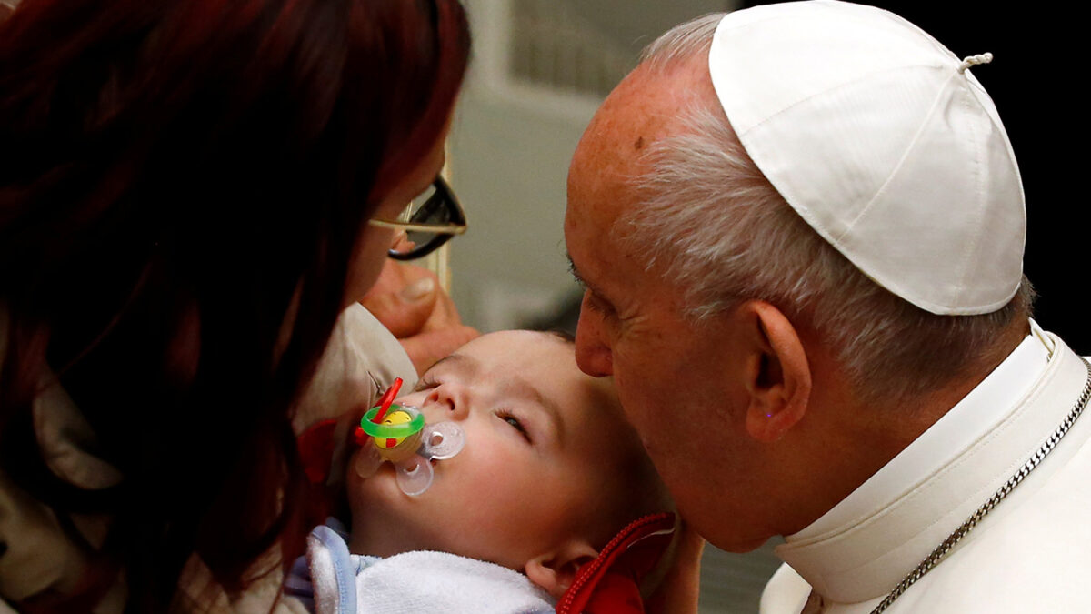 El Papa anima a las madres a amamantar a sus hijos en la Capilla Sixtina