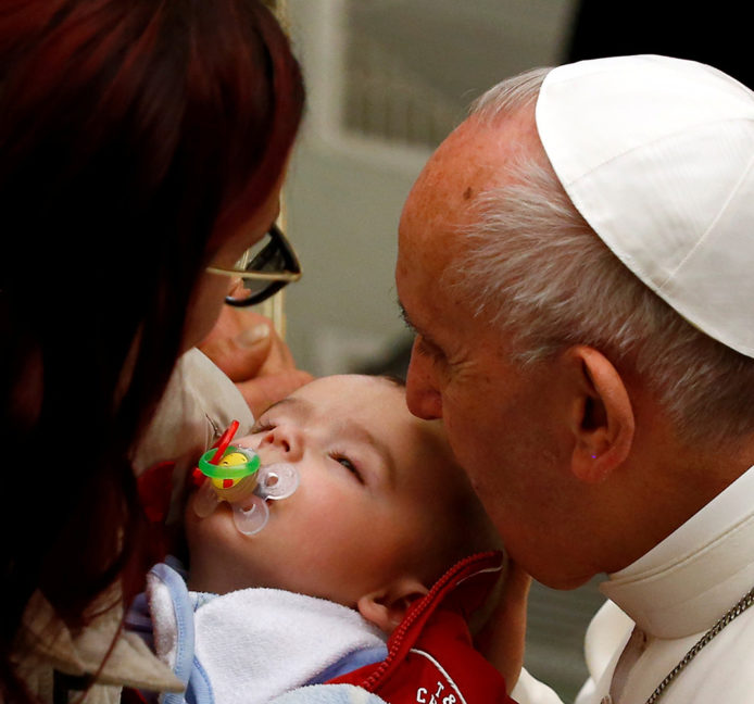 El Papa anima a las madres a amamantar a sus hijos en la Capilla Sixtina