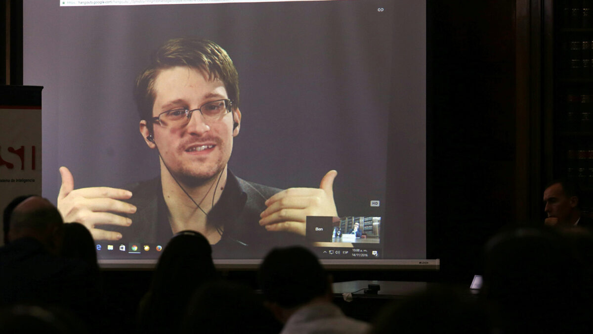 Rusia prorroga el permiso de residencia a Edward Snowden por otros dos años más