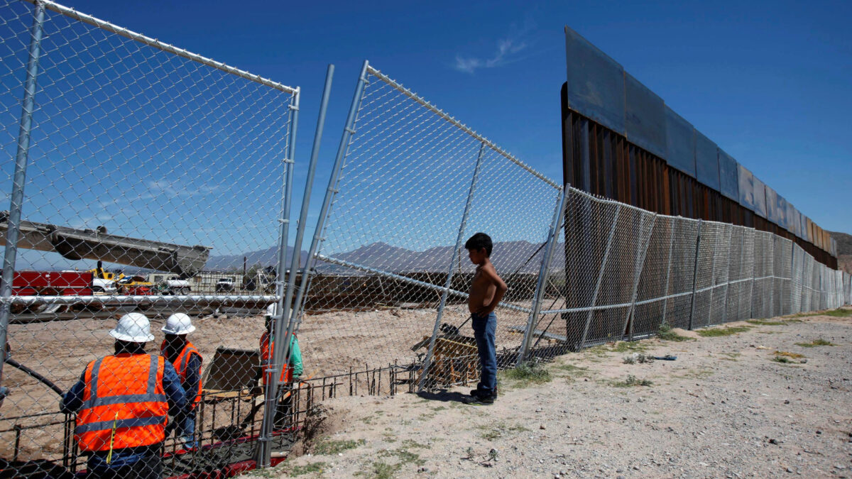 Trump firma el decreto presidencial que autoriza la construcción del muro fronterizo con México