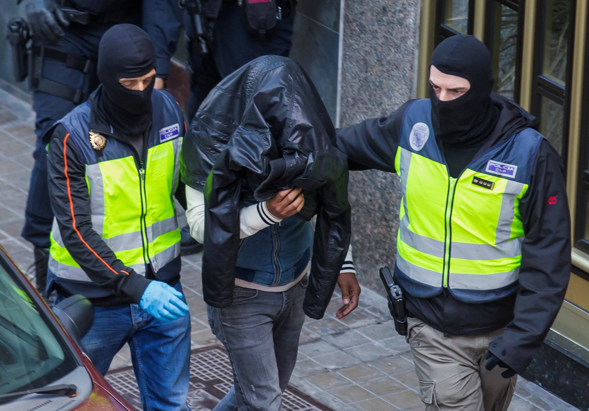 Arrestados un marroquí en Vitoria y una mujer en Alicante relacionados con el Daesh