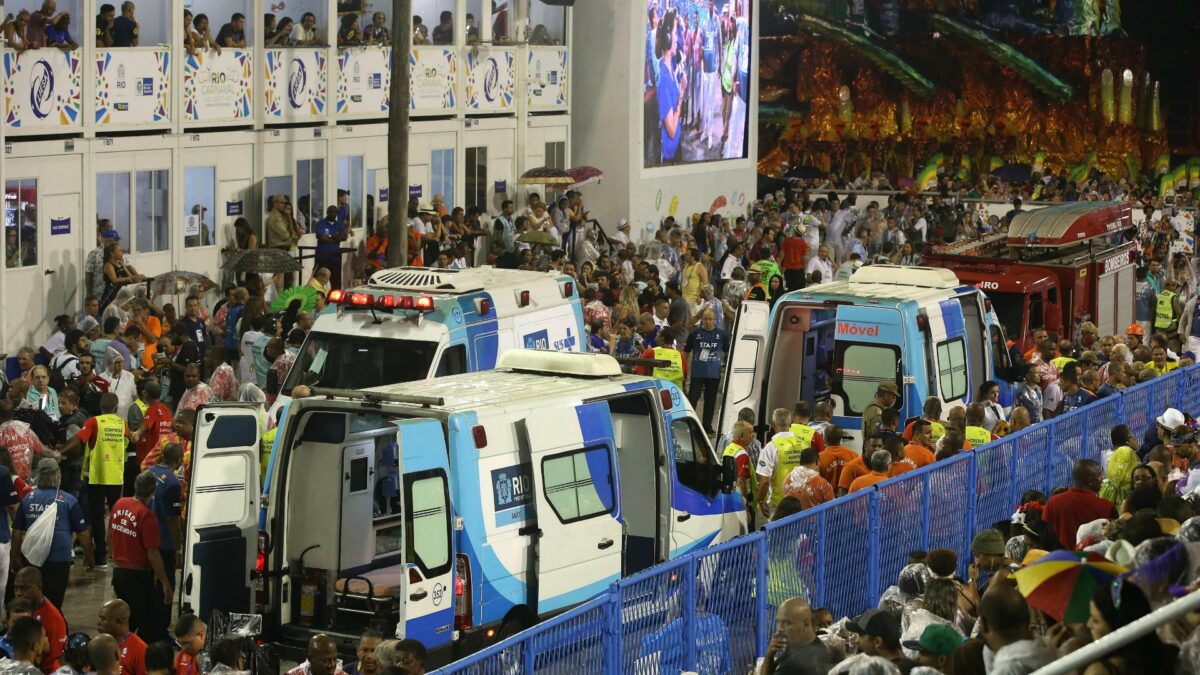 El accidente de una carroza empaña el estreno del carnaval de Río